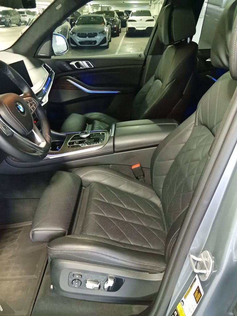 Certified 2024 BMW X7 xDrive40i w/ Premium Package image 9