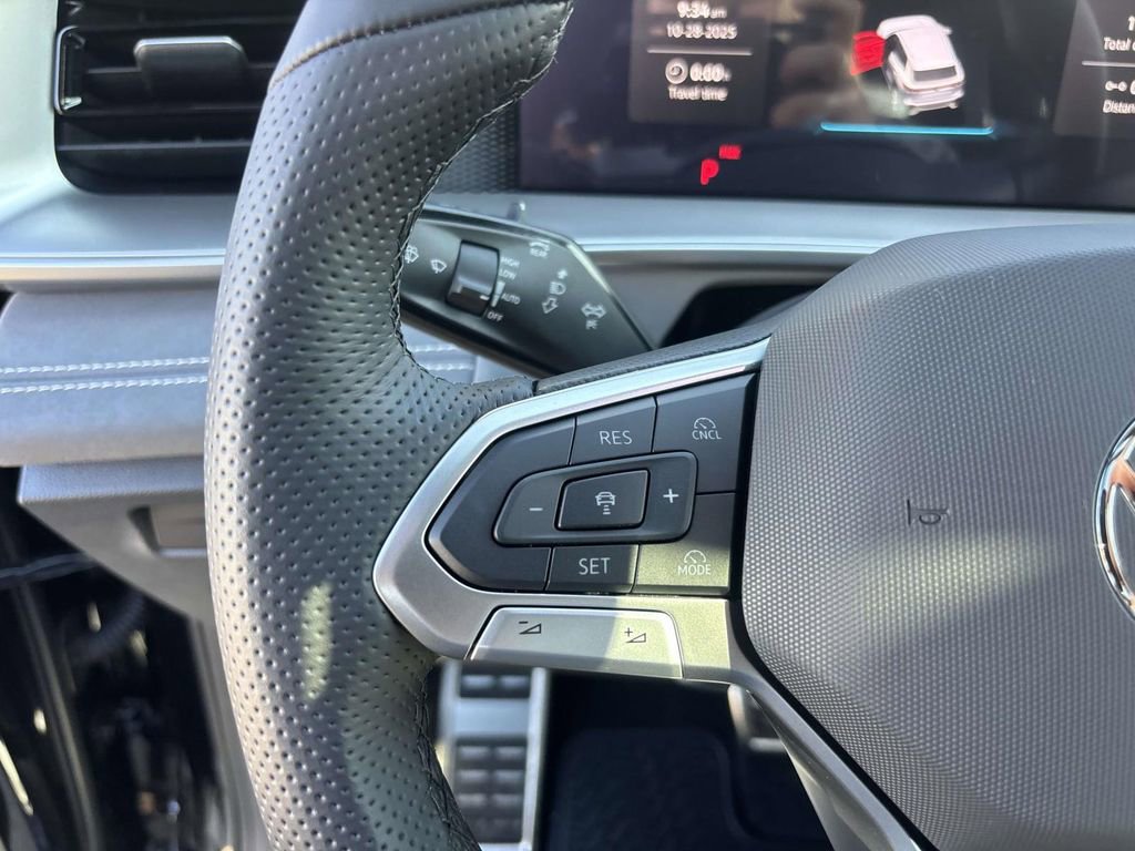 New 2026 Volkswagen Tiguan SE R-Line image 18