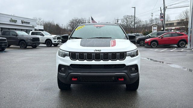Certified 2025 Jeep Compass Trailhawk w/ Trailhawk Elite Group AWD/4WD image 3