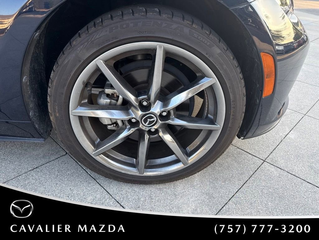 Used 2021 MAZDA MX-5 Miata RF Grand Touring RWD image 17