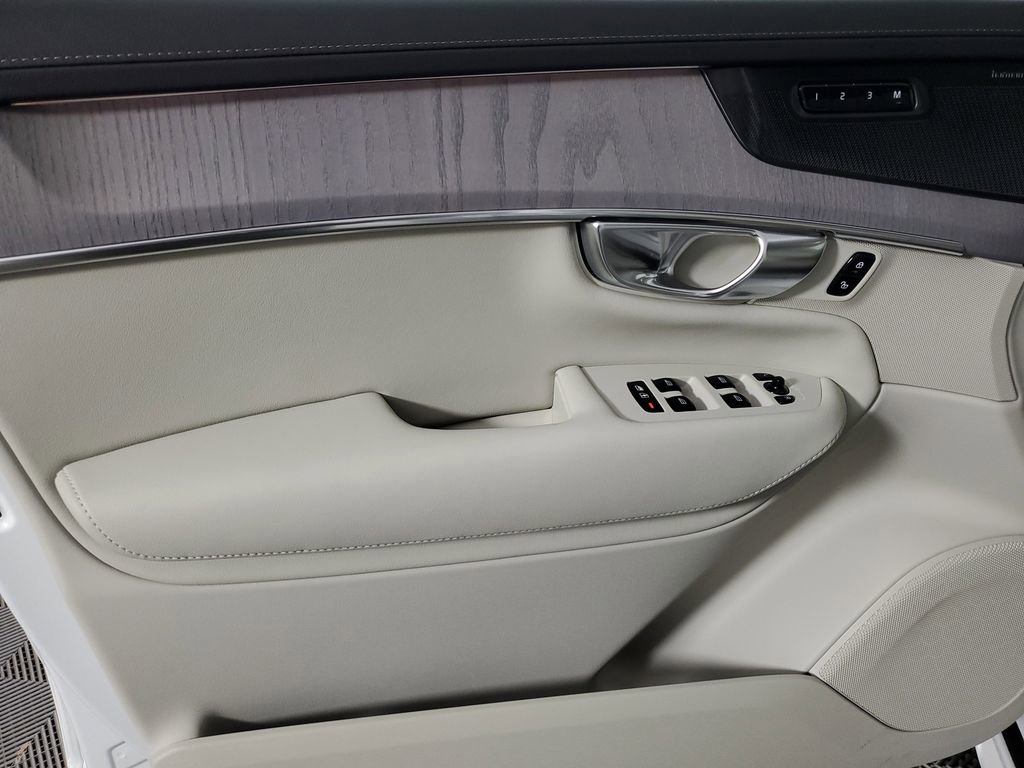 New 2026 Volvo XC90 T8 Ultra w/ Protection Package Premier image 19