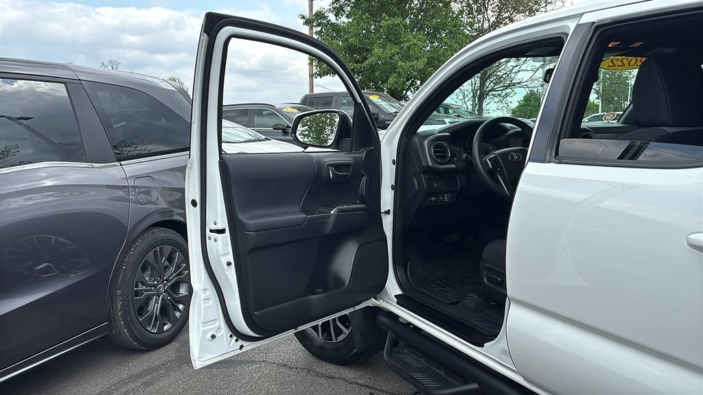 Used 2022 Toyota Tacoma TRD Sport image 11