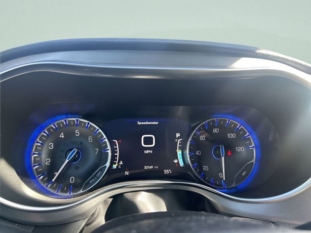 Used 2020 Chrysler Pacifica Limited w/ S Appearance Package image 24
