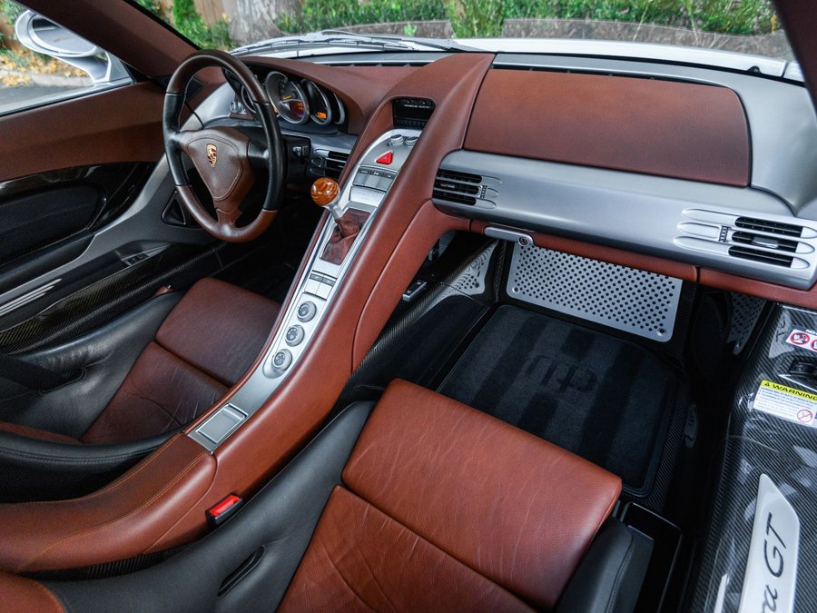 Used 2005 Porsche Carrera GT image 17