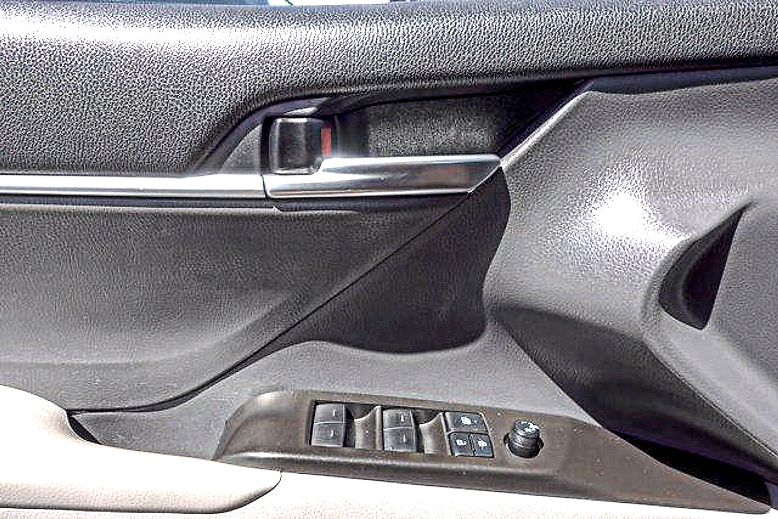 Used 2021 Toyota Camry LE w/ Convenience Package FWD image 12