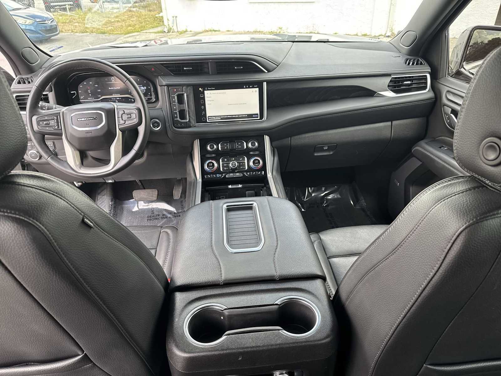 Used 2024 GMC Yukon XL Denali AWD/4WD image 15