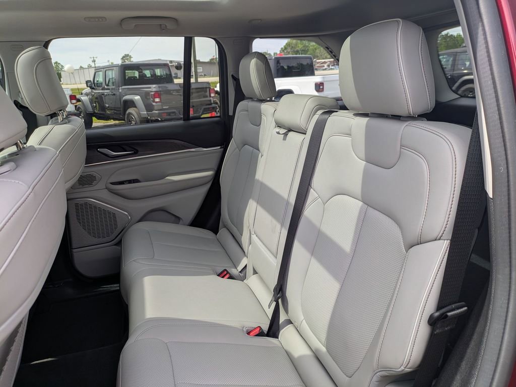 Used 2023 Jeep Grand Cherokee Overland image 32