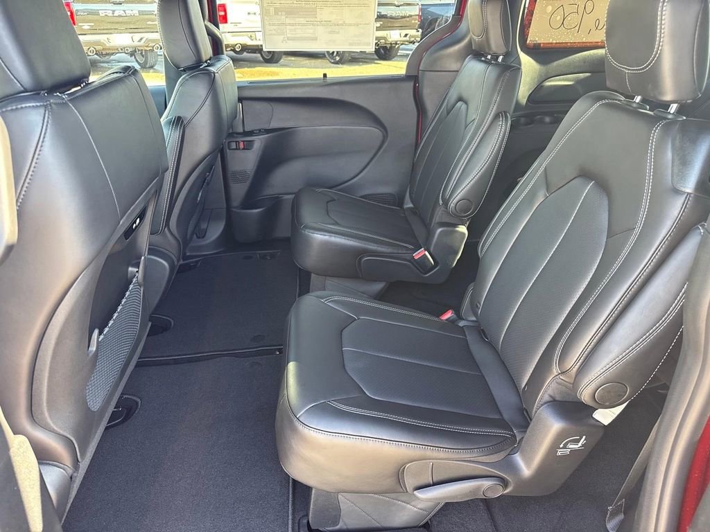 New 2026 Chrysler Pacifica Select AWD/4WD image 9
