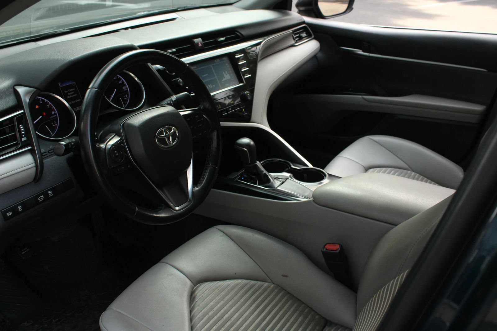 Used 2019 Toyota Camry SE FWD image 13