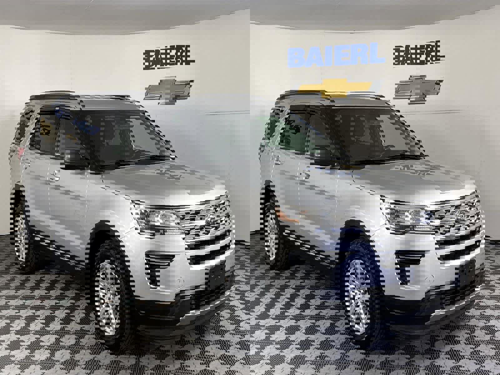 Used 2018 Ford Explorer XLT image 7