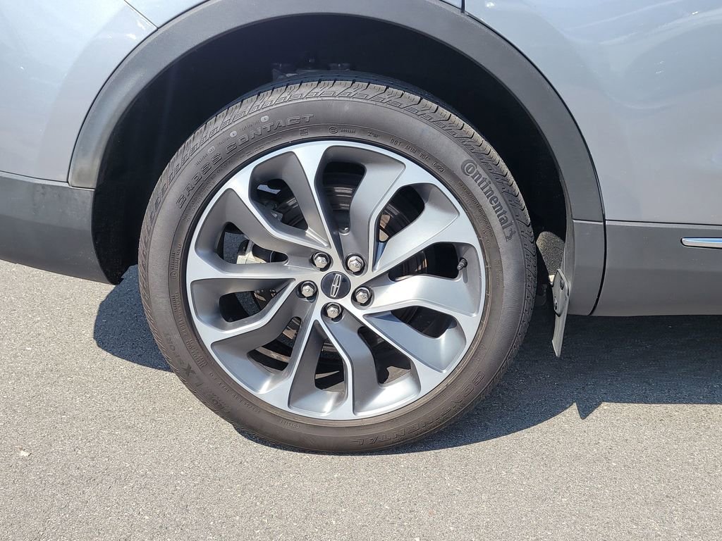 Used 2023 Lincoln Nautilus Reserve image 5