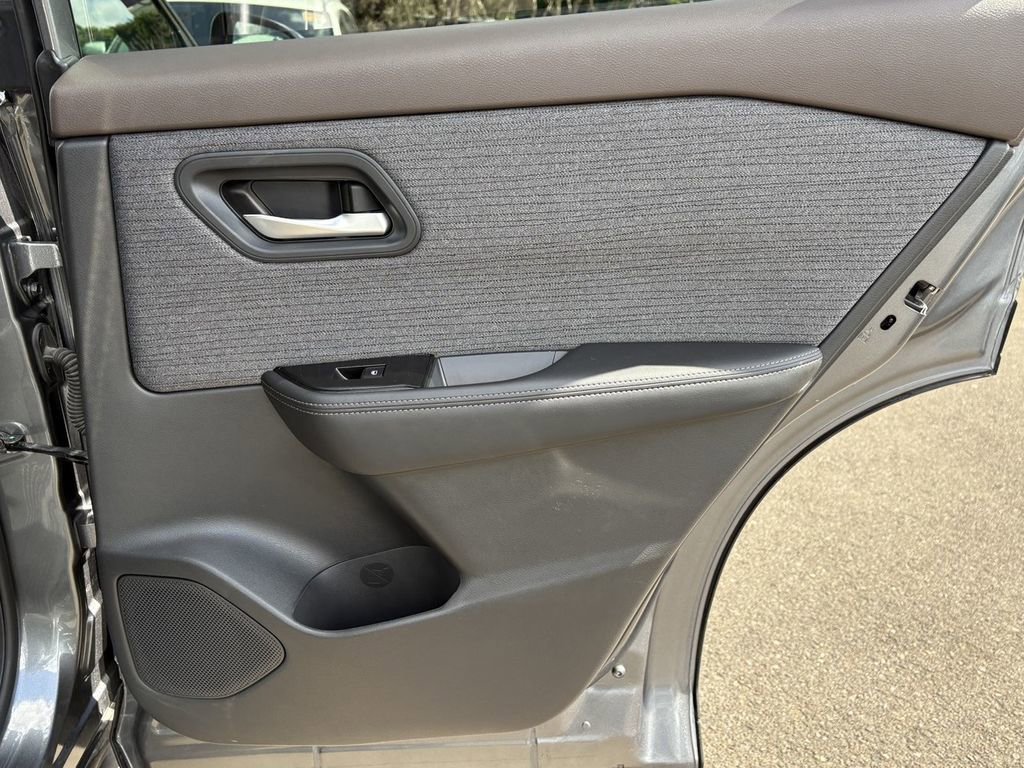 Certified 2023 Nissan Rogue SV image 31