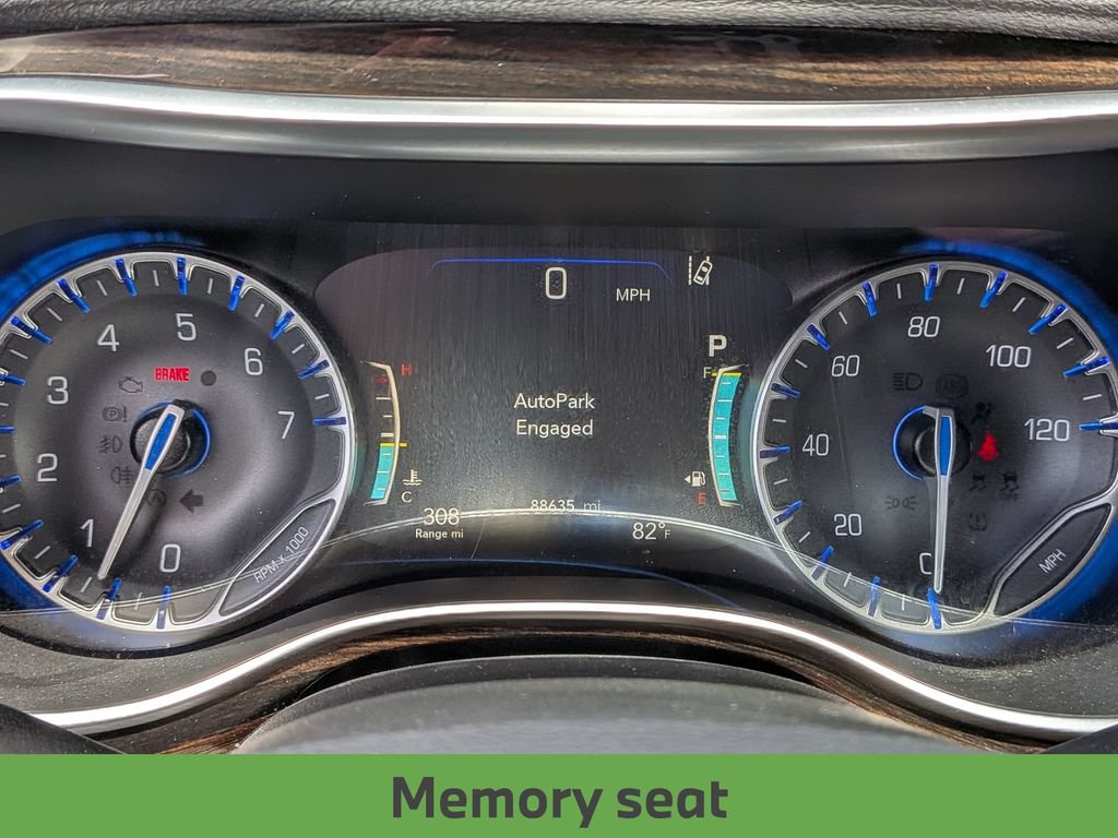 Used 2023 Chrysler Pacifica Limited FWD image 17