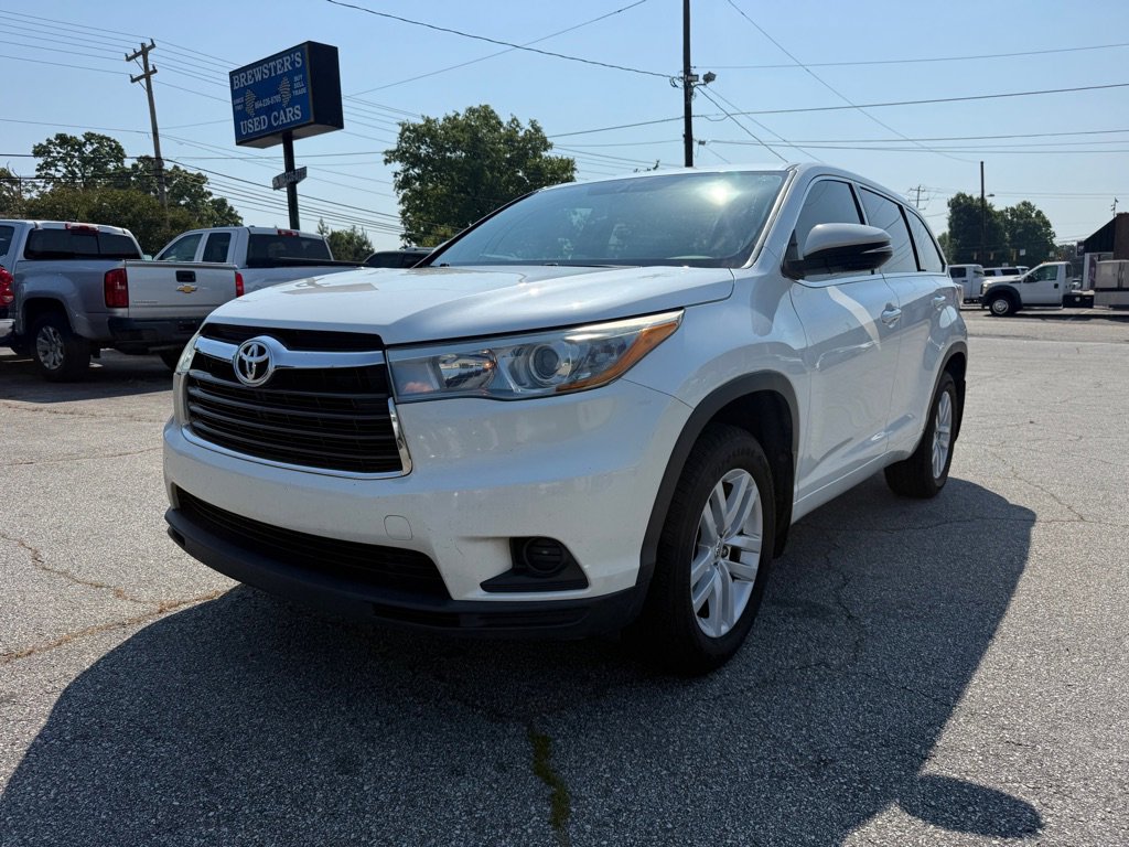 Used 2015 Toyota Highlander LE FWD image 1
