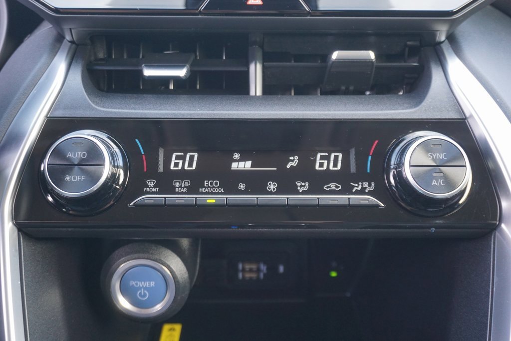 Certified 2022 Toyota Venza LE image 12