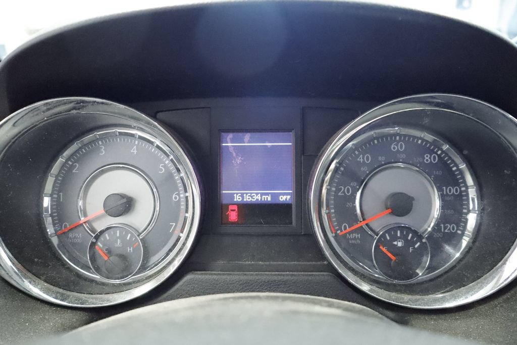 Used 2014 Chrysler Town & Country Touring FWD image 24