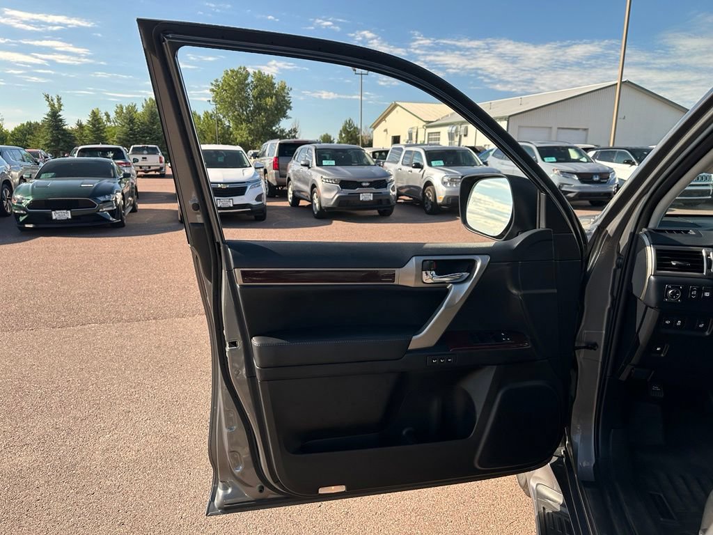 Used 2014 Lexus GX 460 Luxury AWD/4WD image 11