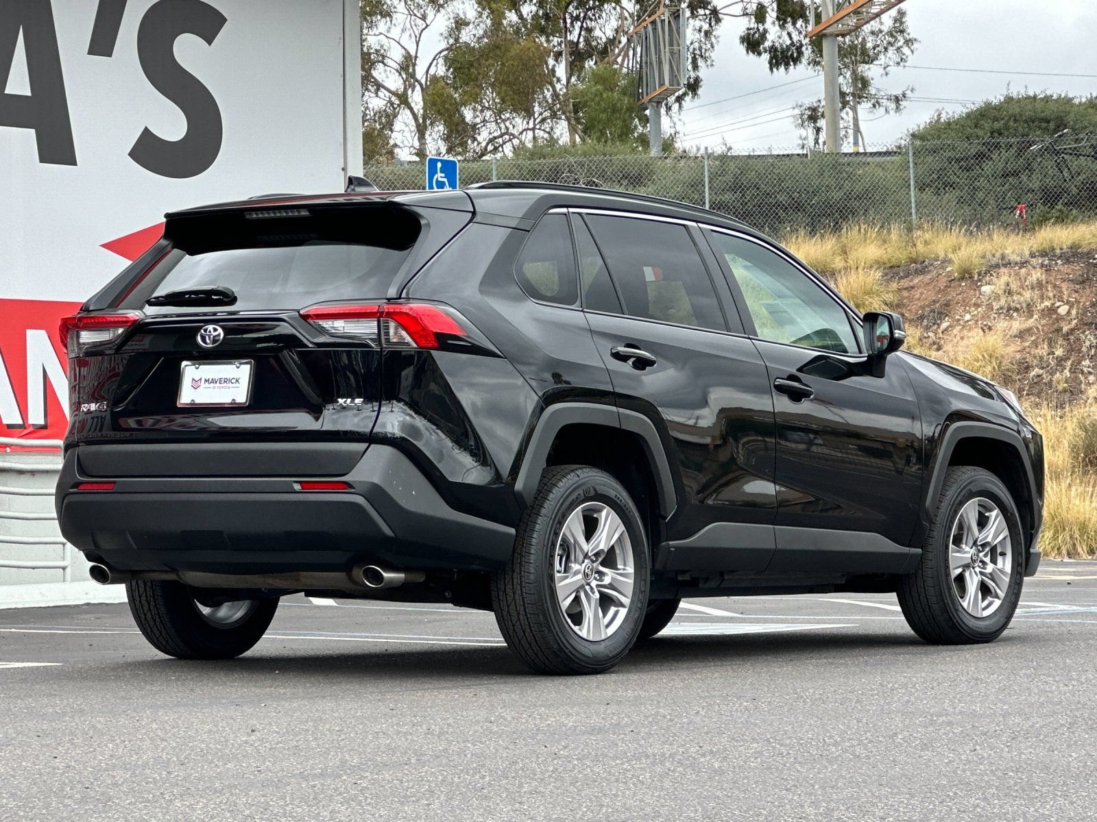 Used 2025 Toyota RAV4 XLE FWD image 5