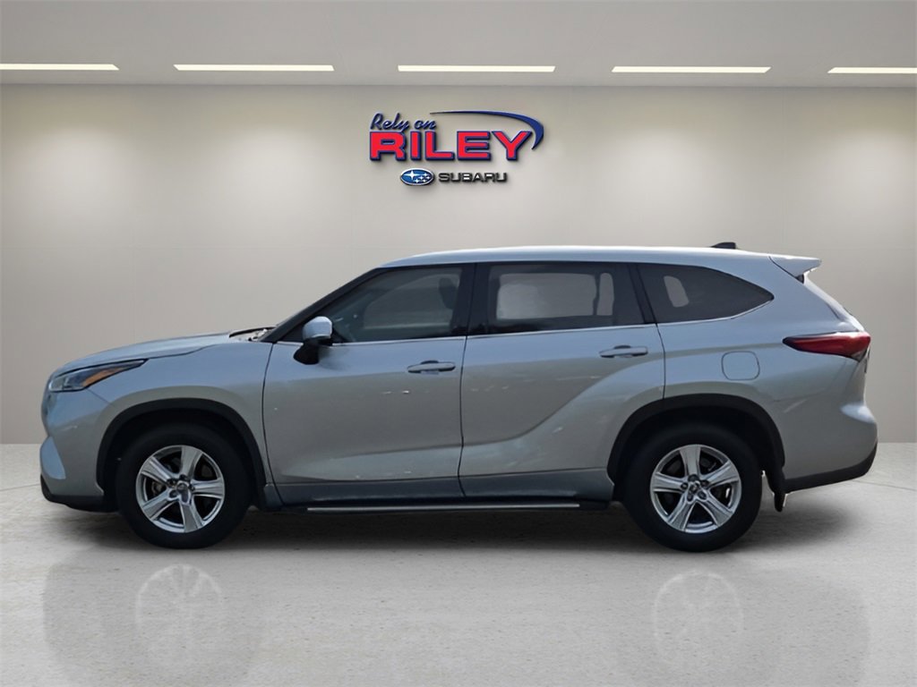 Used 2022 Toyota Highlander LE video 2