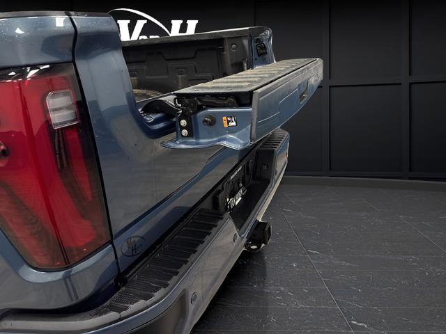 Used 2025 GMC Sierra 3500 Denali w/ Denali Reserve Package image 16