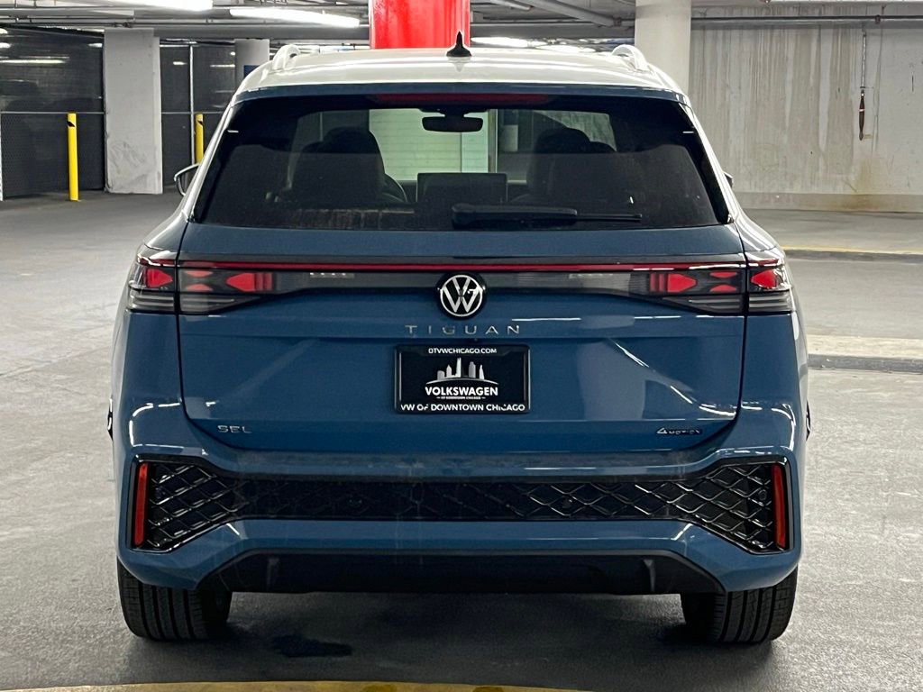 Certified 2025 Volkswagen Tiguan SEL R-Line image 33
