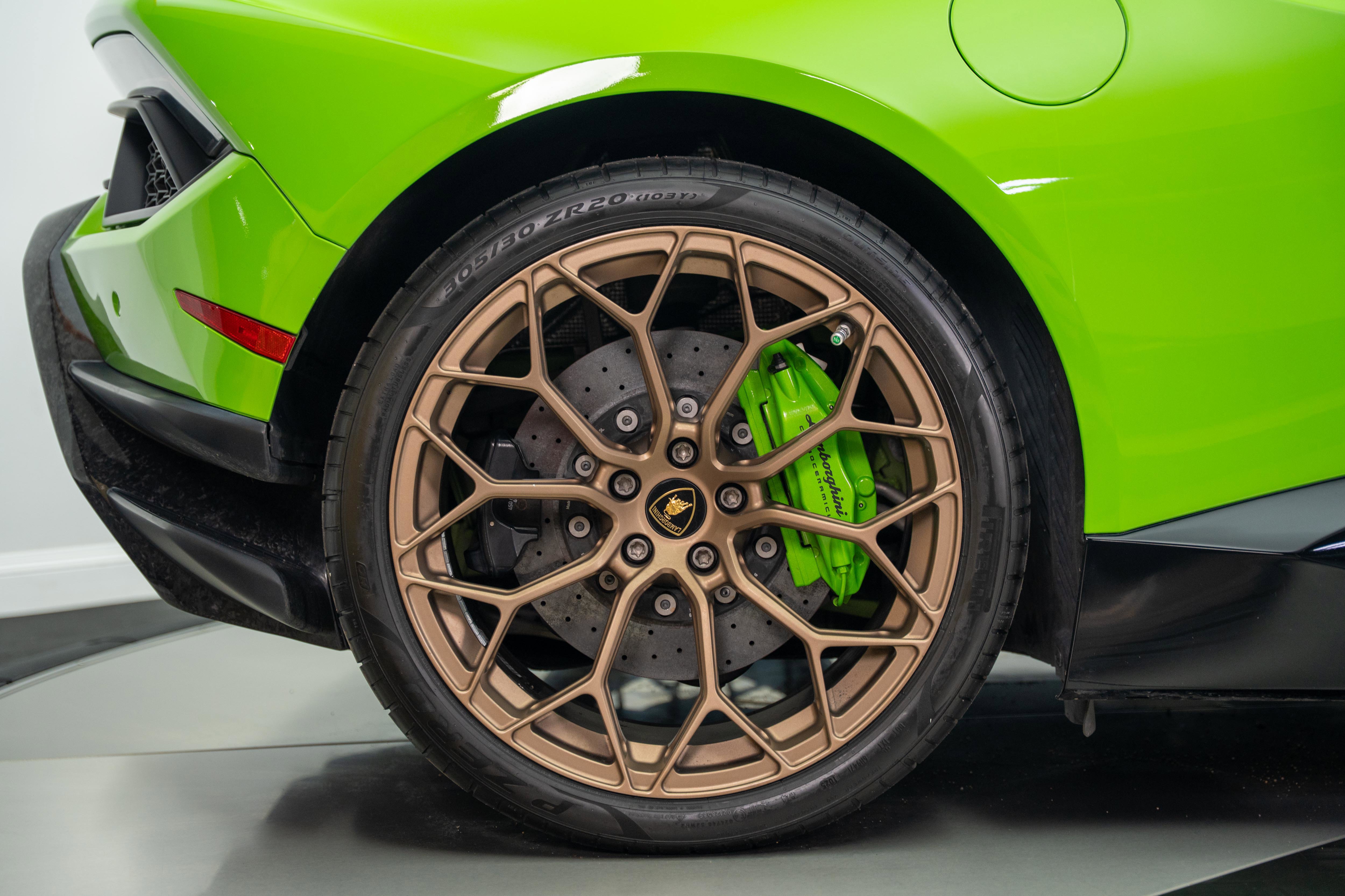 Used 2019 Lamborghini Huracan Performante AWD/4WD image 34