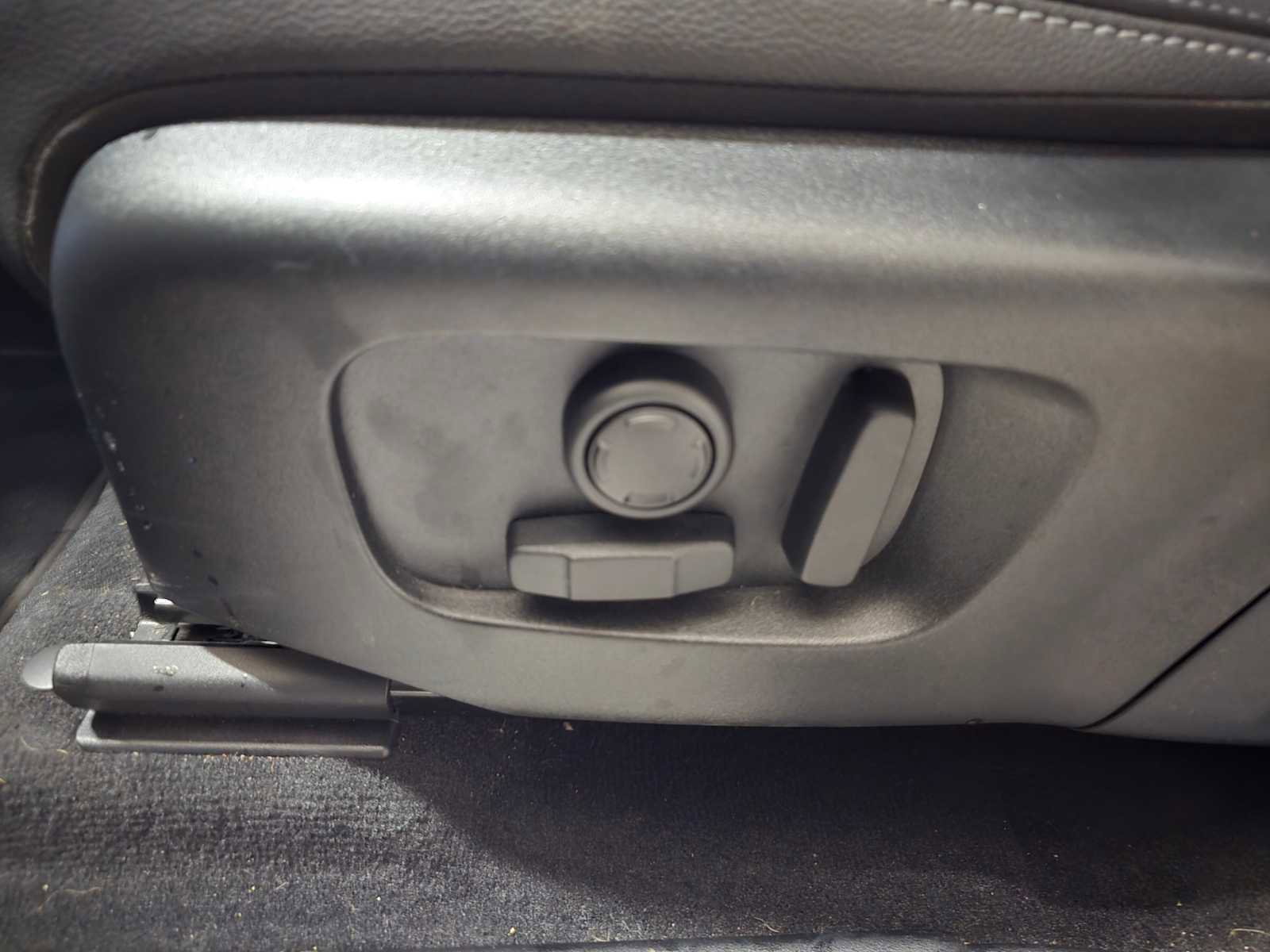 Certified 2025 Land Rover Discovery Sport Dynamic SE image 23