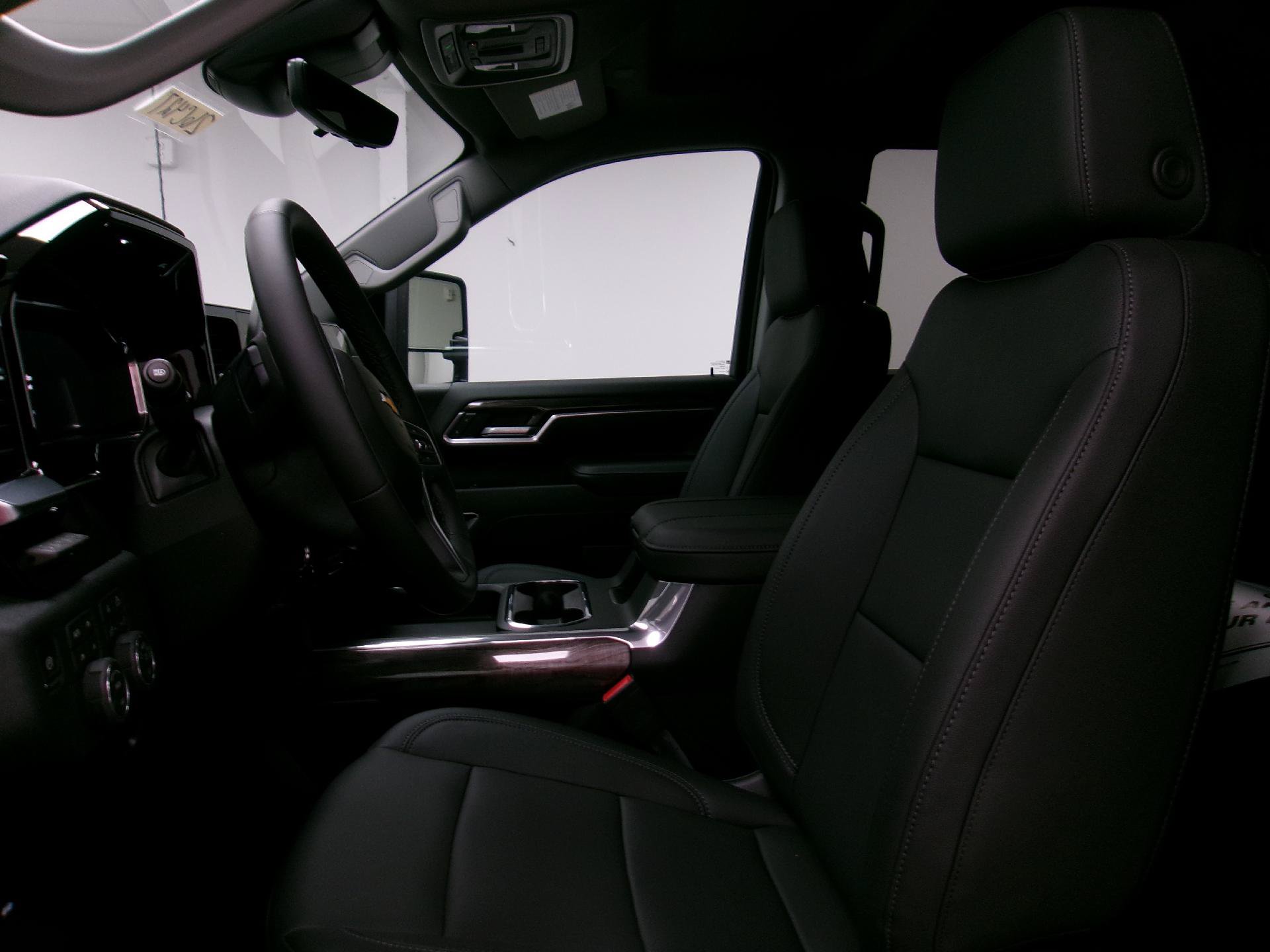 New 2026 Chevrolet Silverado 3500 LTZ w/ LTZ Premium Package AWD/4WD image 9