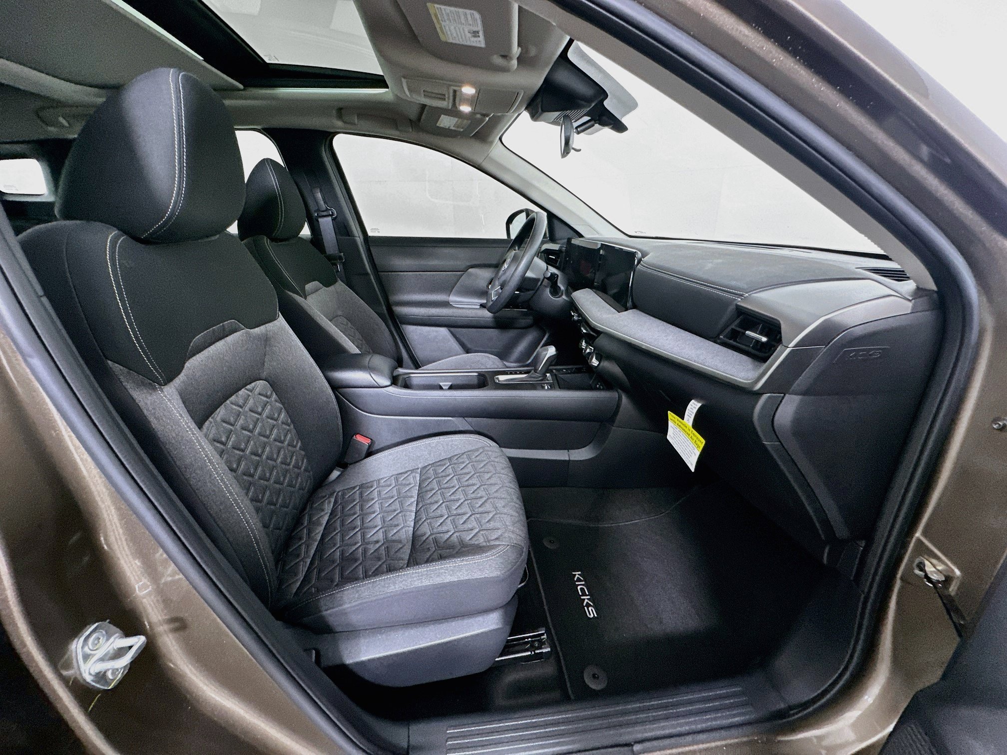 Used 2025 Nissan Kicks SV w/ SV Premium Package FWD image 30