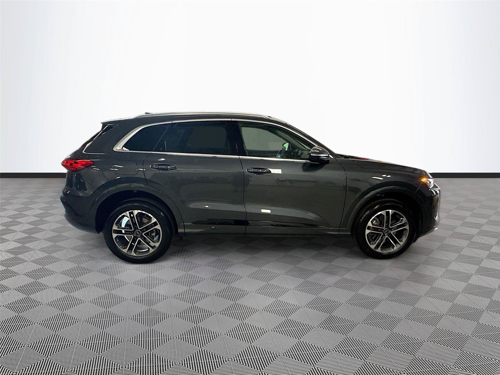 Certified 2025 Audi Q5 Premium w/ Convenience Package AWD/4WD image 8
