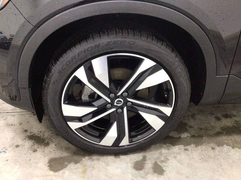Used 2024 Volvo XC40 B5 Ultimate w/ Climate Package AWD/4WD image 7