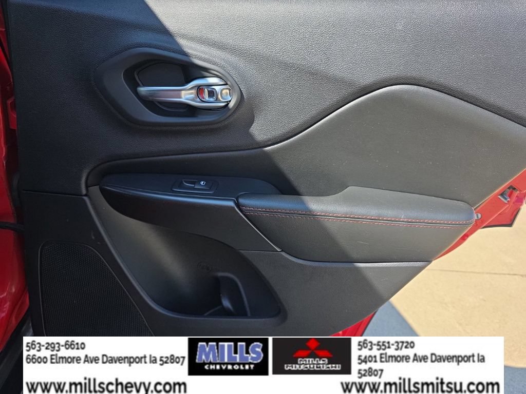 Used 2019 Jeep Cherokee Trailhawk w/ Cold Weather Group AWD/4WD image 19