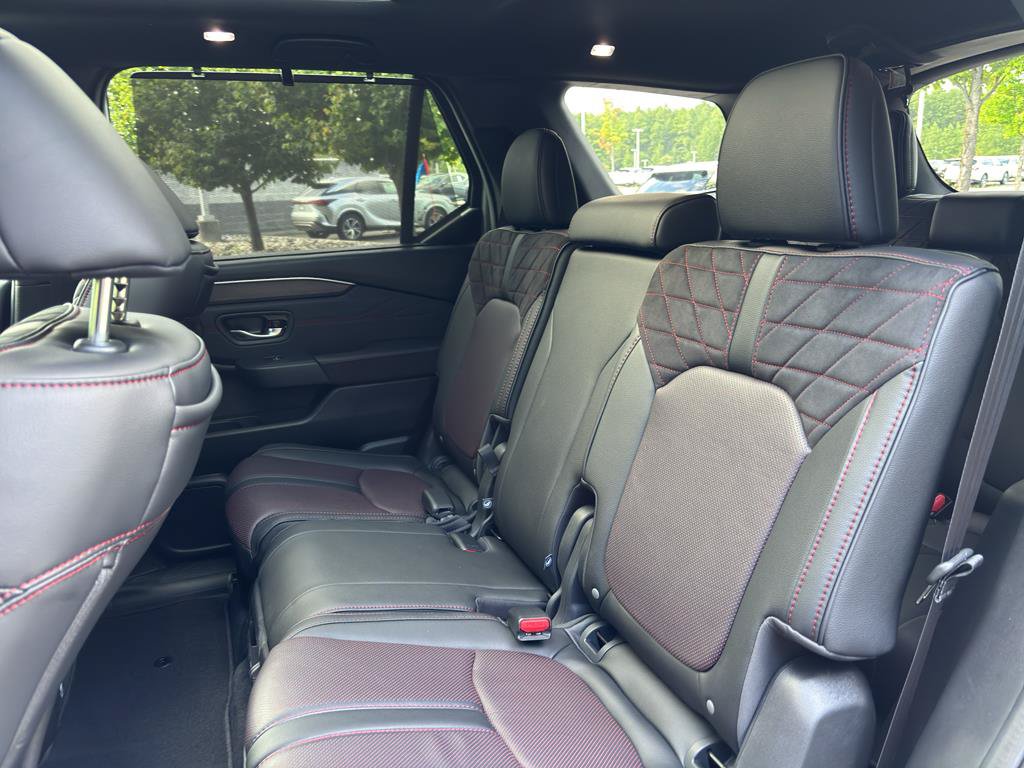 Certified 2026 Honda Pilot Black Edition image 27
