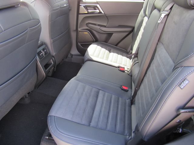 New 2026 Mitsubishi Outlander SE FWD image 16