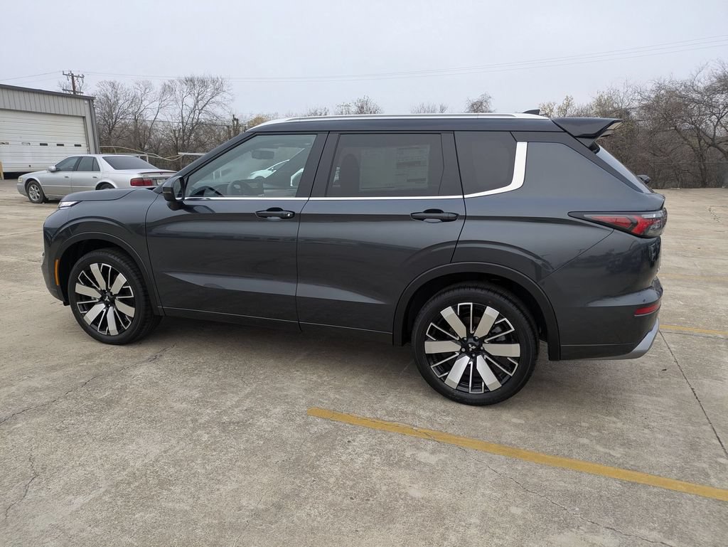 New 2026 Mitsubishi Outlander SEL FWD image 2