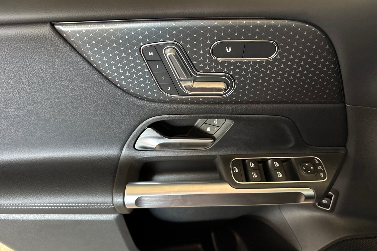 New 2026 Mercedes-Benz GLB 250 image 13