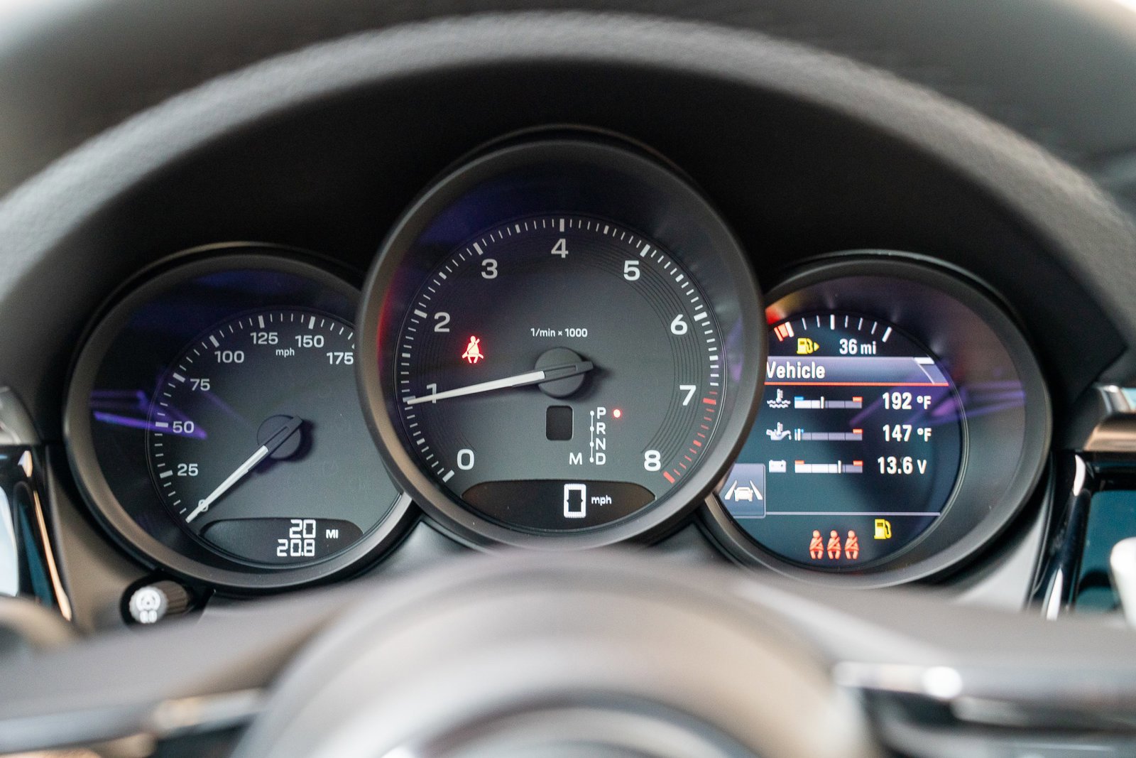 Certified 2025 Porsche Macan image 12