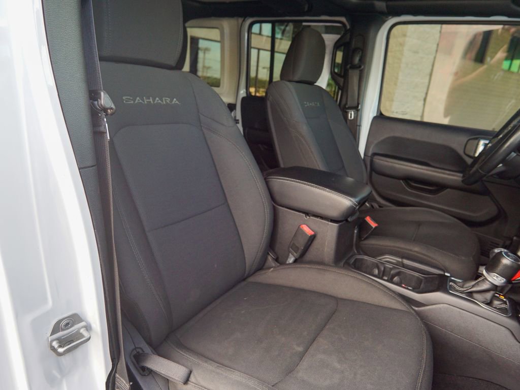Used 2018 Jeep Wrangler Unlimited Sahara w/ Uconnect 4C Nav & Sound Group AWD/4WD image 31