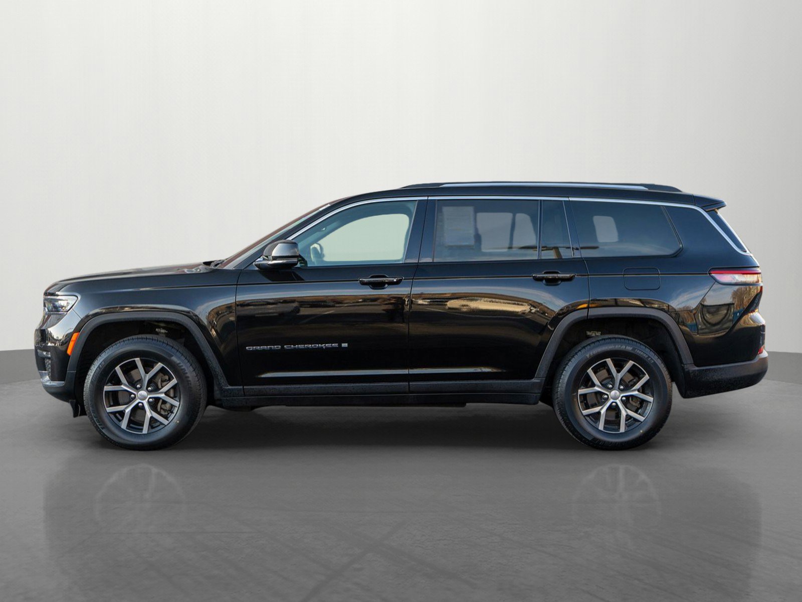 Used 2023 Jeep Grand Cherokee L Limited AWD/4WD image 4