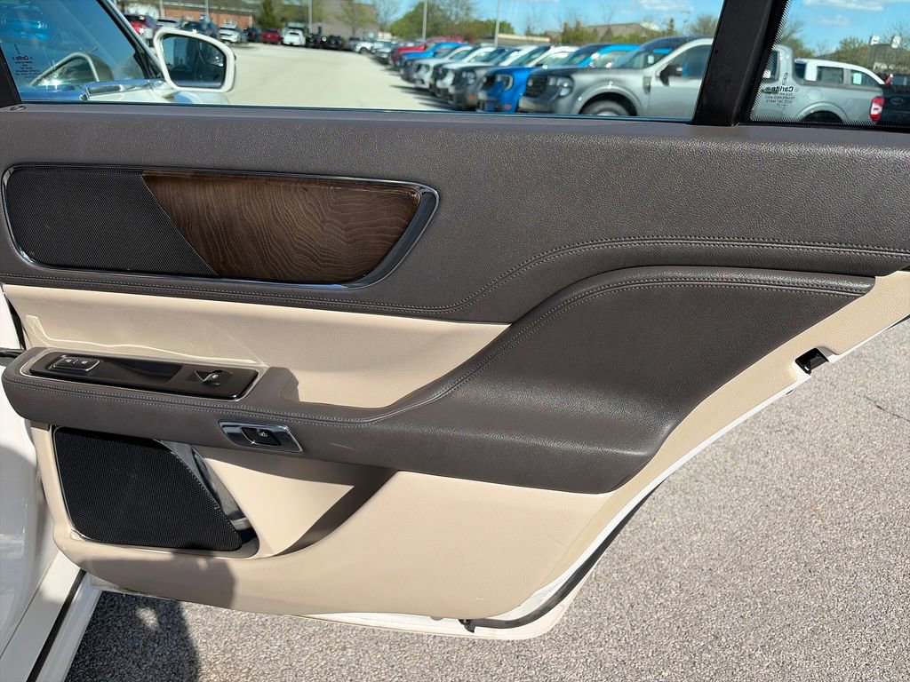 Used 2017 Lincoln Continental Premiere FWD image 30