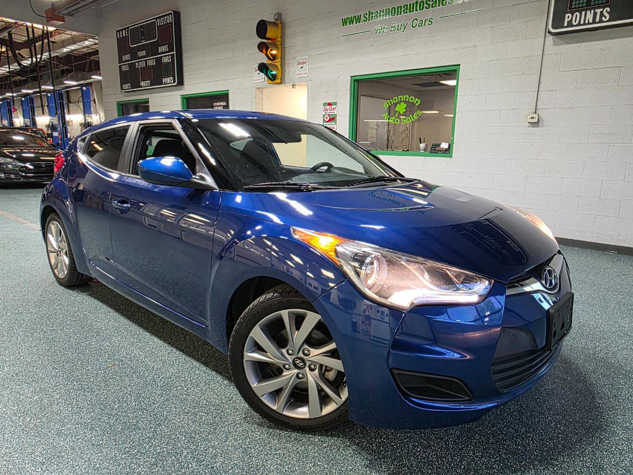 Used 2016 Hyundai Veloster FWD image 14