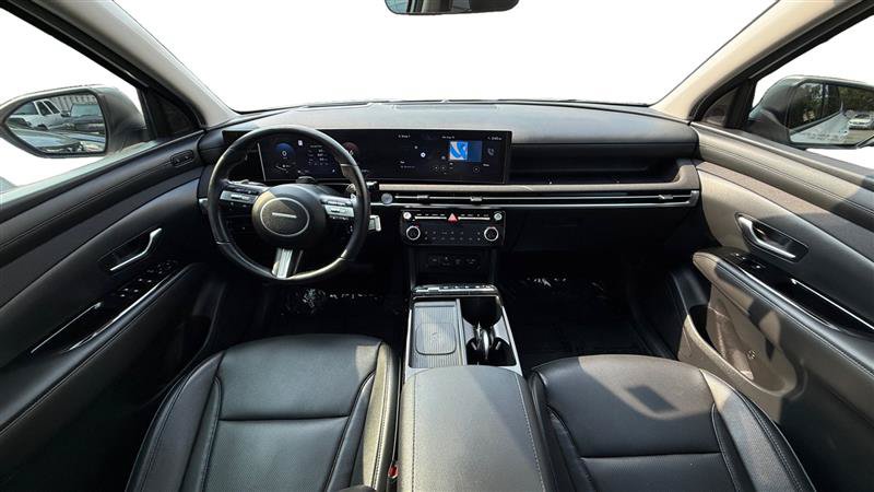 Used 2025 Hyundai Tucson Limited FWD image 12