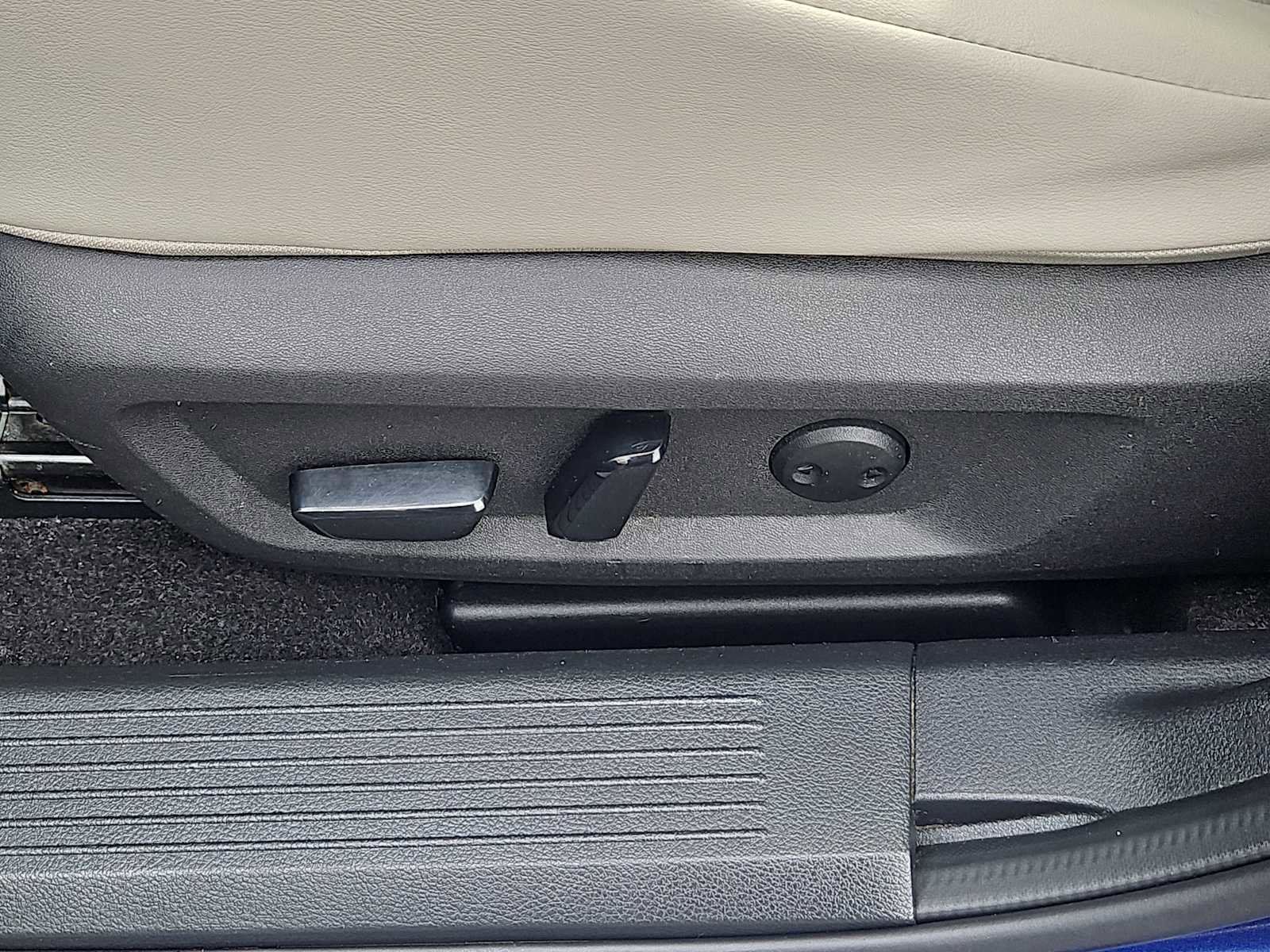 Used 2022 Nissan Rogue SV w/ SV Premium Package image 12