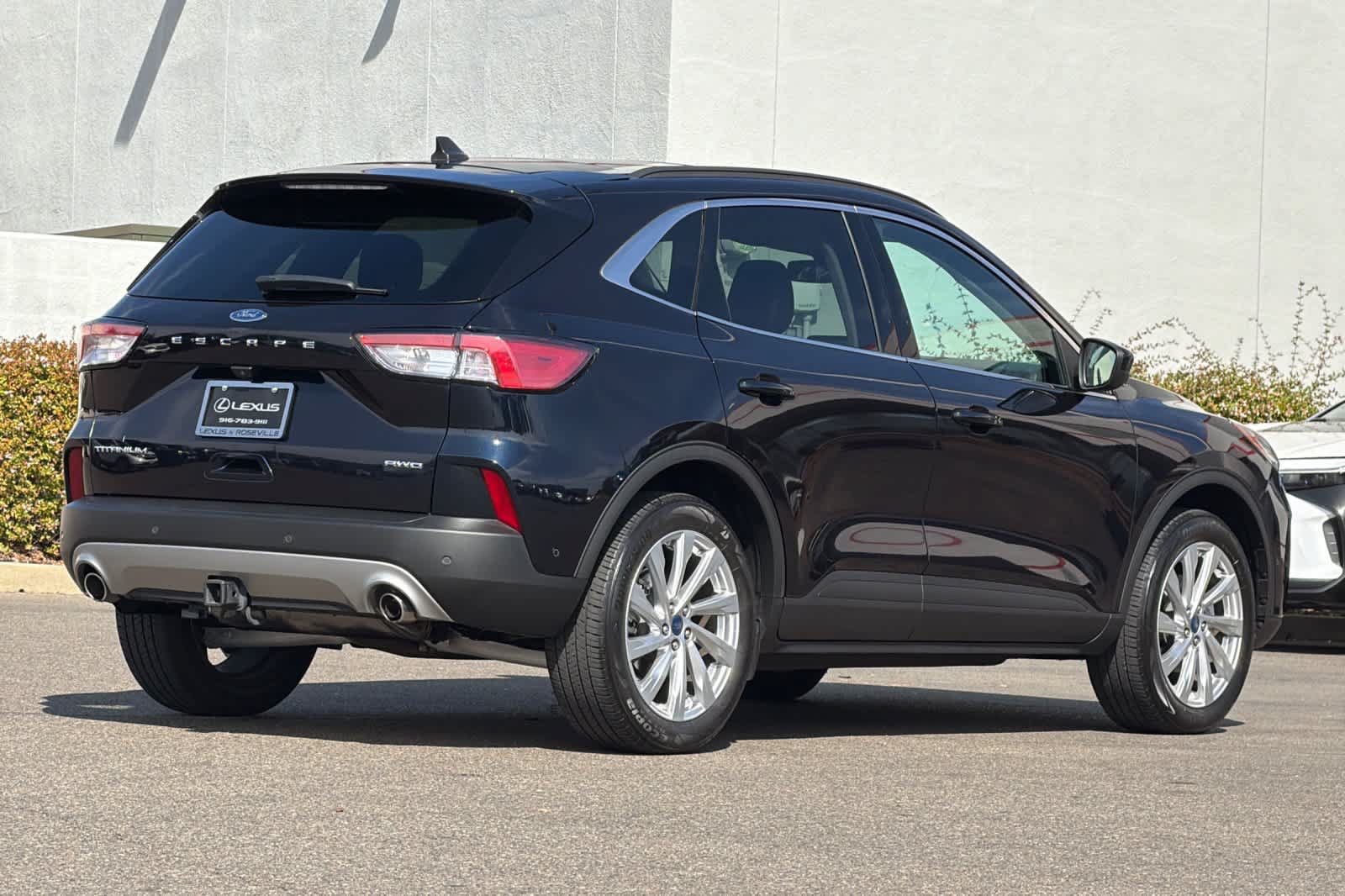 Used 2021 Ford Escape Titanium w/ Titanium Elite Package AWD/4WD image 2