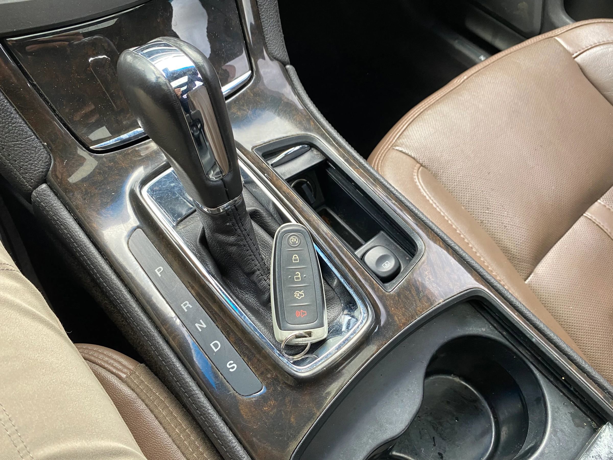 Used 2015 Lincoln MKS AWD w/ Equipment Group 101A image 22