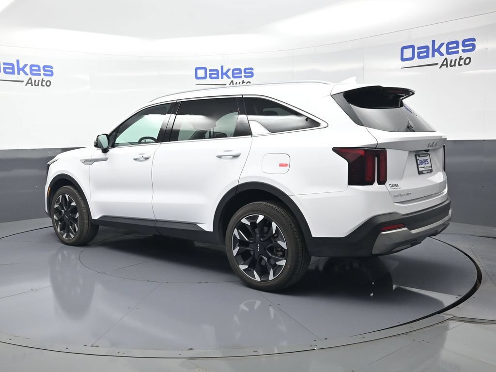 Certified 2026 Kia Sorento EX AWD/4WD image 5