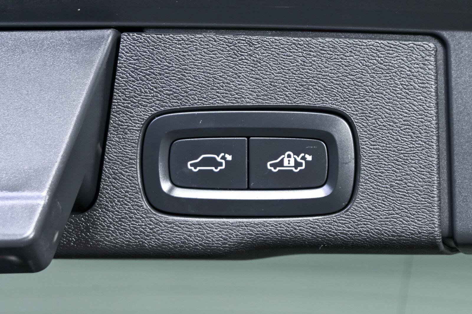 Certified 2023 Volvo XC60 B5 Ultimate FWD image 33