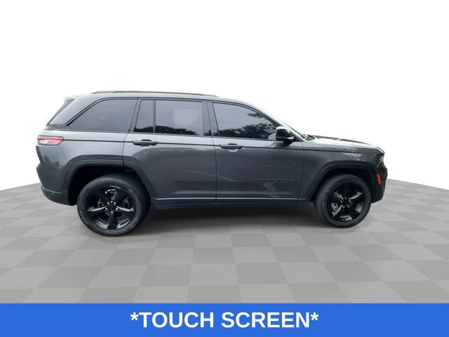 Used 2022 Jeep Grand Cherokee Altitude AWD/4WD image 10