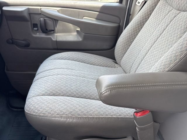 Used 2005 Chevrolet Express 3500 RWD image 16
