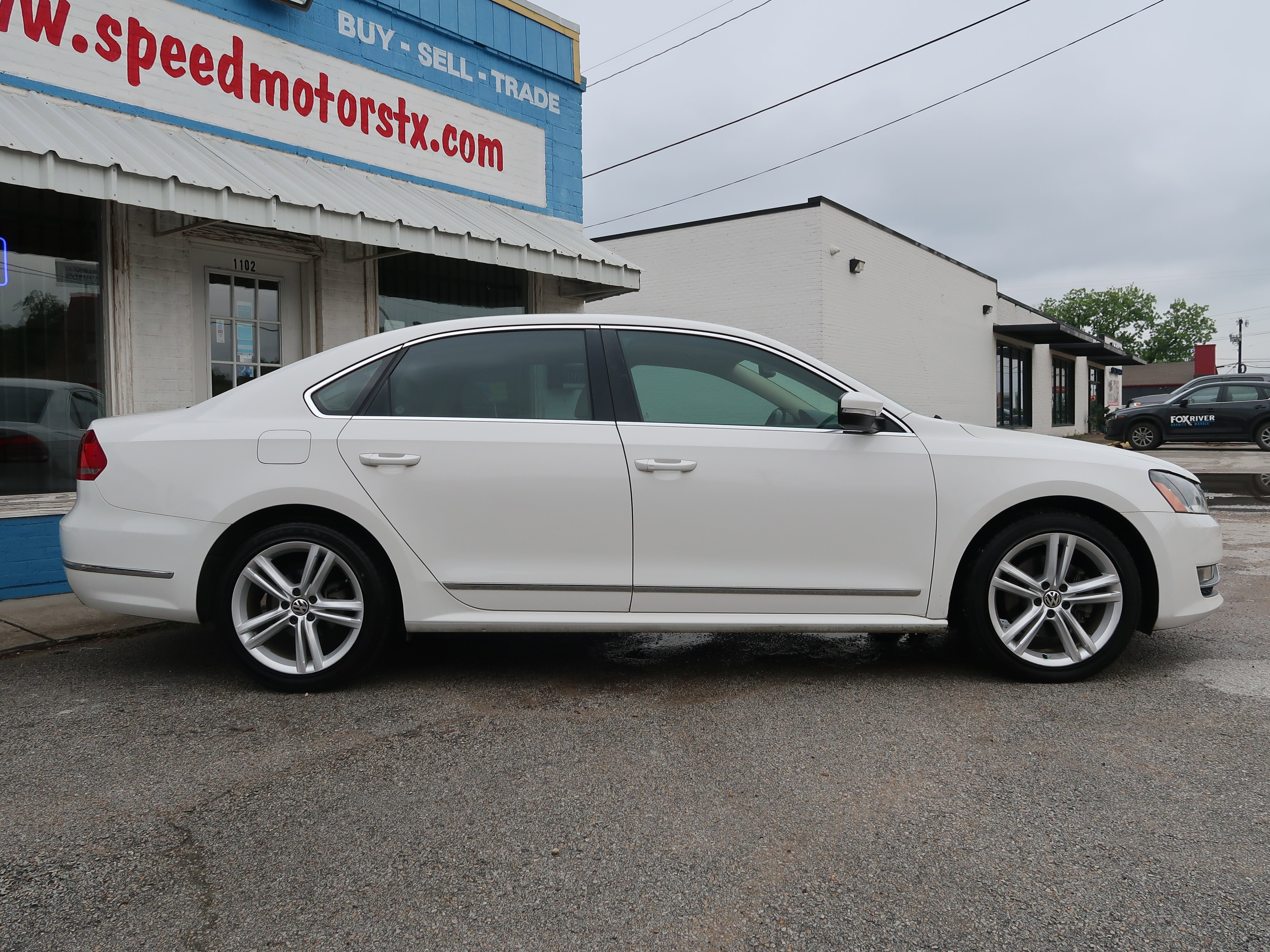 Used 2013 Volkswagen Passat TDI SEL Premium image 4